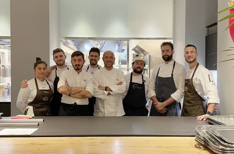 Al centro Marco Visciola, chef del ristorante Il M