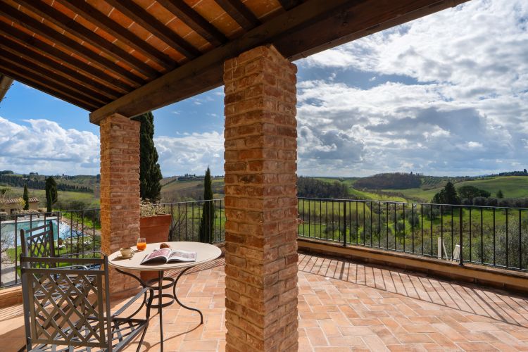 Il ritmo lento della vita e la bellezza che spunta in ogni angolo di Villa Petriolo: qui il lusso si integra perfettamente al territorio e al rispetto per tutte le anime della sostenibilità 
