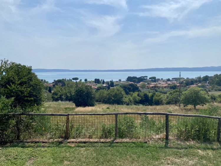 Vista del lago di Bracciano dal ristorante Agrolago