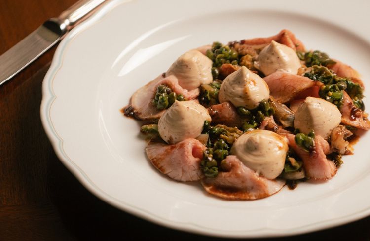 Lo straordinario Vitello tonnato con indivia ricci