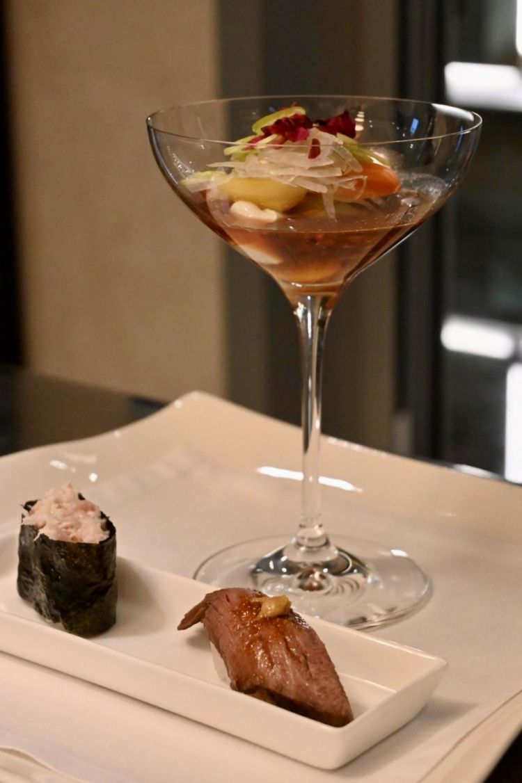 Wagyu sushi, insalata caprese e palamita