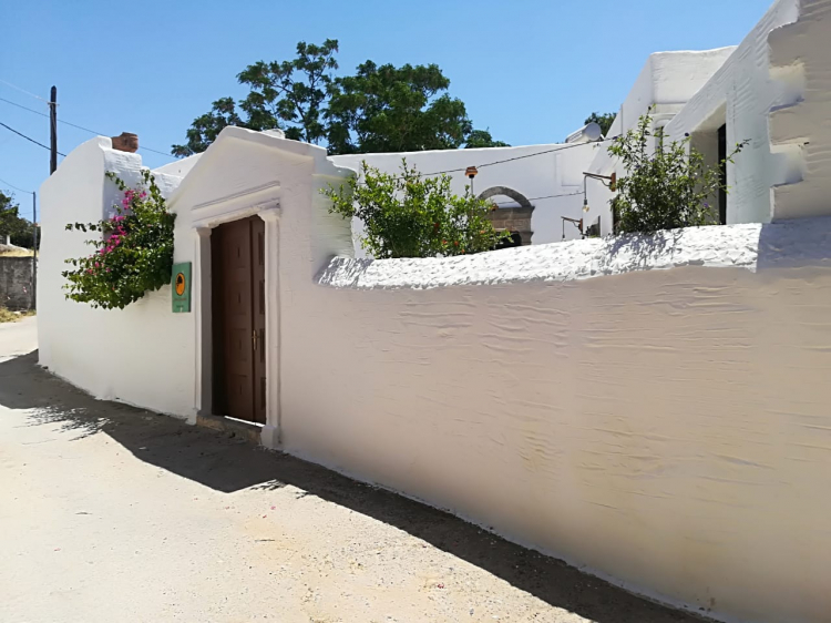 The entrance to the restaurant 
