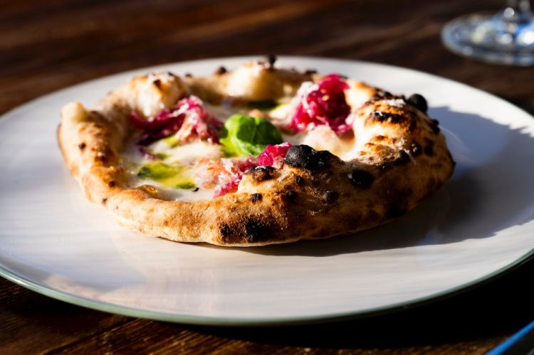 The mini-Neapolitan-pizzas, the last tasting with a topping that changes each time 
