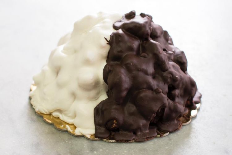 La pignolata di Pasticceria Freni