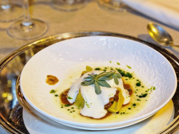 Tortelli e polipetti di Nino Ferreri: tortelli ripieni di provola madonita con ristretto di polipetti murati e spuma di patate al limone verdello