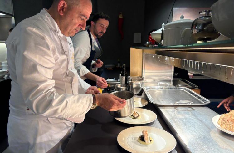 Al pass con l'executive chef di Identit&agrave; Golose Milano, Edoardo Traverso
