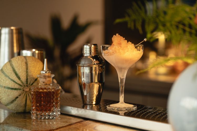 Melted Daiquiri: rum allo zafferano, Lime fake, sc
