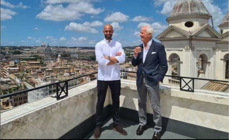 Roberto Wirth sulla terrazza panoramica dell'H