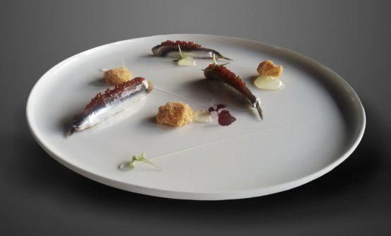 Alici di Cetara affumicate, caviale di colatura, gelèe alla Birra Moretti e meringa di pane croccante, di Alberto Francesco Wengert