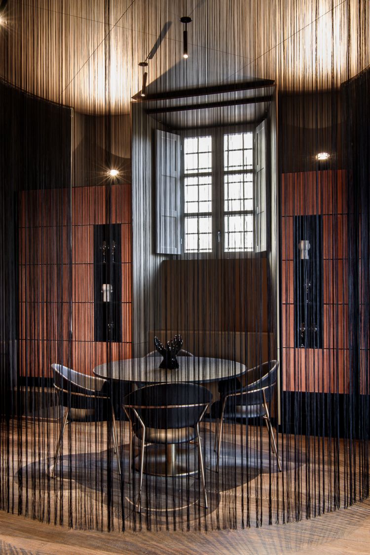 The interior is handled by Lamatilde Studio