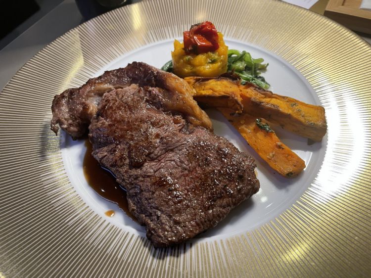 Beef rib steak with salmì sauce, pumpkin fricassee, sautéed spinach, sweet potatoes with thyme