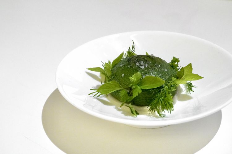 Modena pesto, spinach pie on lard, rosemary and parmesan pesto