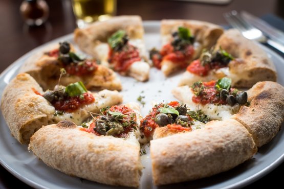 La pizza coi capperi del nuovo Berberè milanese (