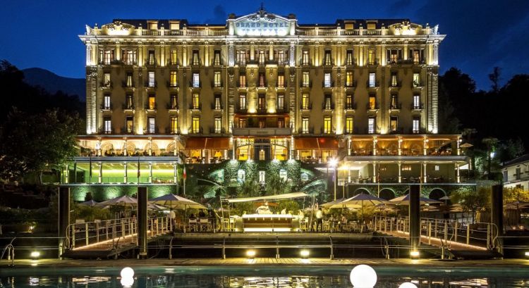 Il Grand Hotel Tremezzo in un'immagine notturn