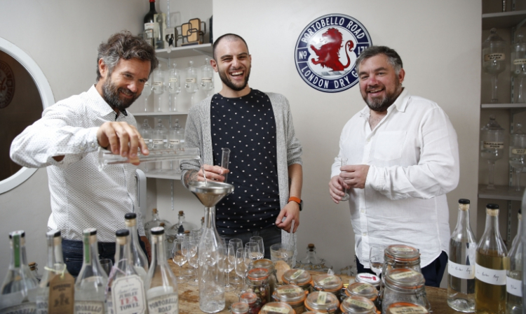 Sisti con Carlo Cracco e e Jake Burger, master blender di Portobello Road Gin