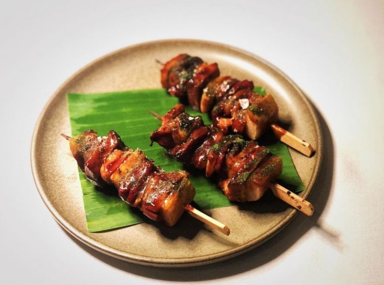 Yakitori di pollo ed anatra laccato con riso fermentato (foto instagram)
