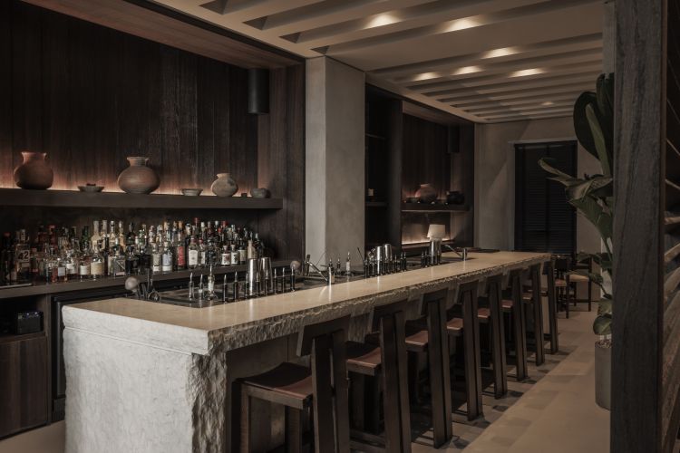 Il nuovo bancone bar di Yapa, che stasera vedrà Matias Sarli affiancato da GN Chan