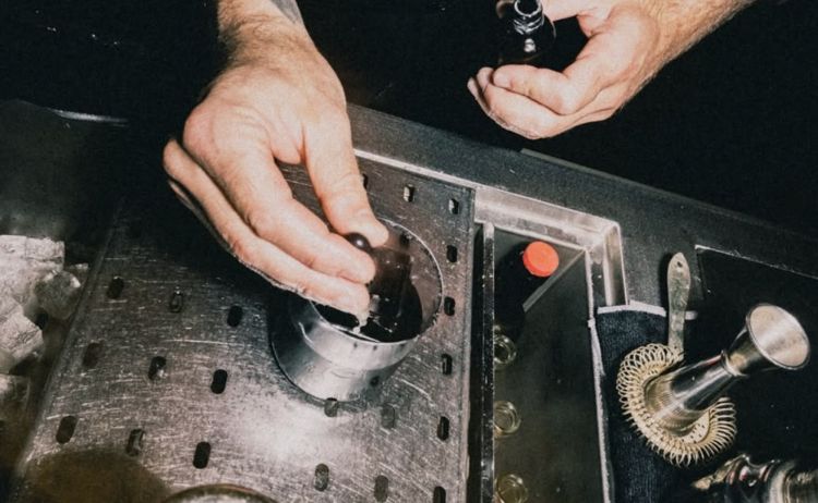 Mixologist in azione
