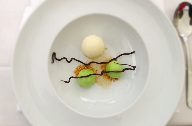 Yogurt, mela e sambuco di Andrea Monesi
