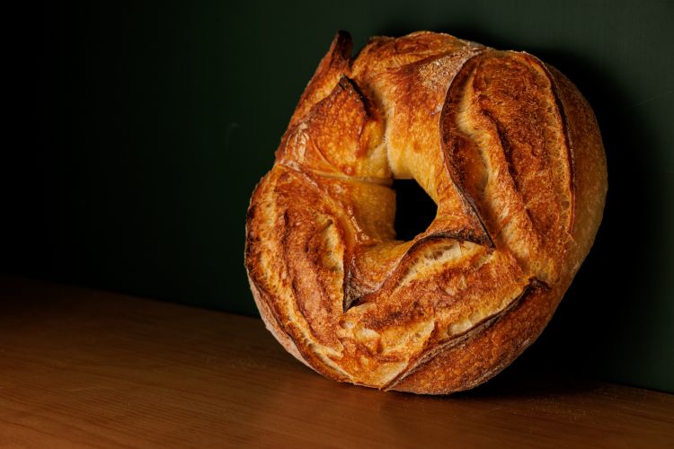 Il pane di ZAMPA&nbsp;&egrave; disponibile anche in formati molto grandi, destinato a durare almeno una settimana
