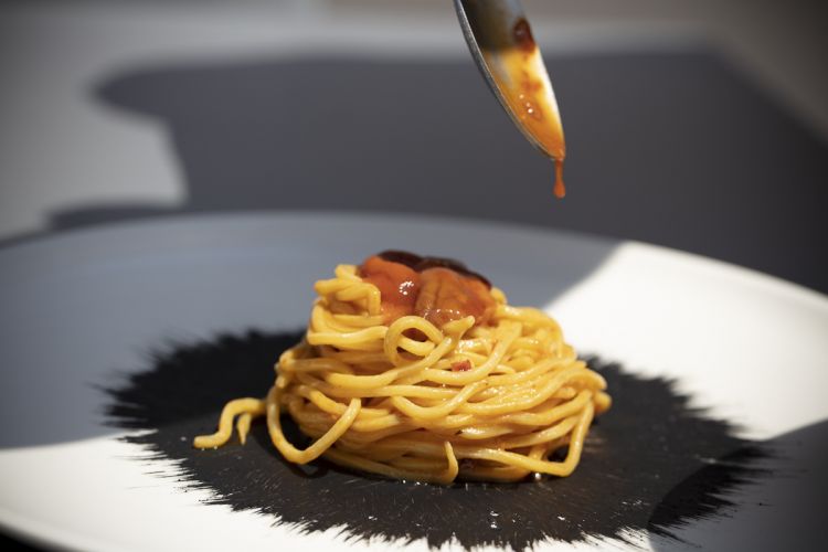 Lo spaghetto nel riccio: la ricetta estiva di Gius