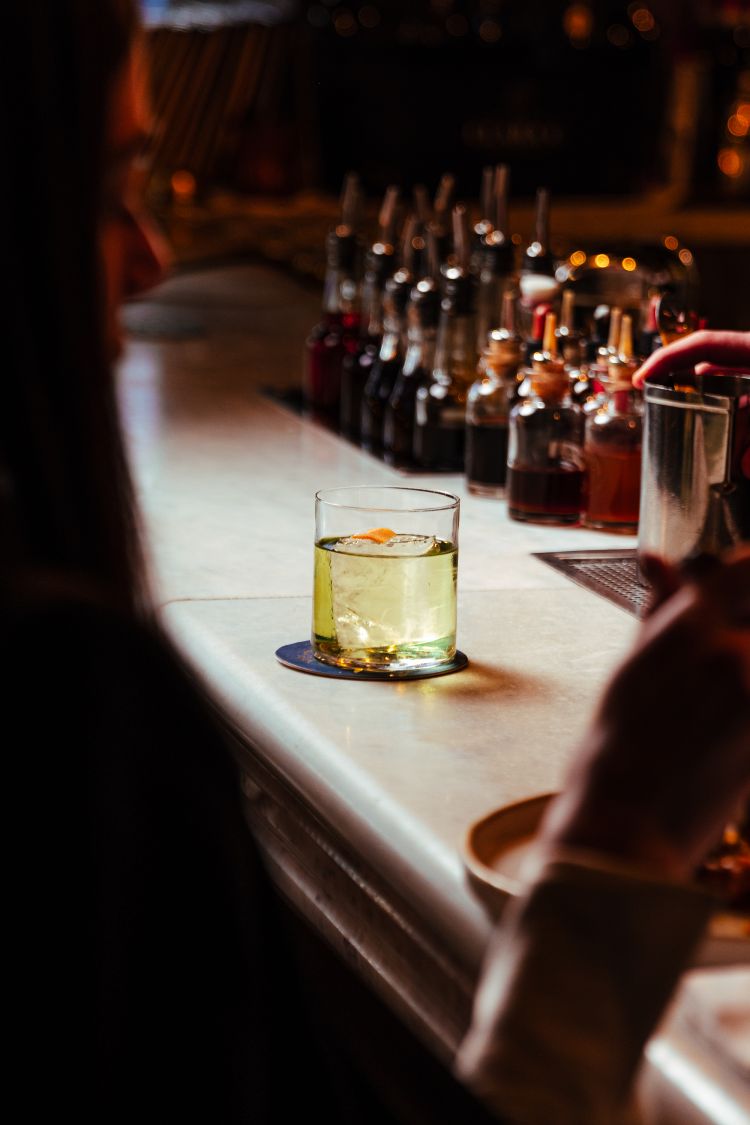 Americano e Negroni sono i classici più rappresentativi de Il Marchese, proprio per la varietà di amari con cui possono essere realizzati. Tuttavia non si dimentica l'attuale tendenza della bassa gradazione e no alcol e Valeriani propone un Zero Il Negroni a base di Volo o% alchool inspired bitter, Volo o% alchool inspired vermouth, Sabatini Gin 0.0