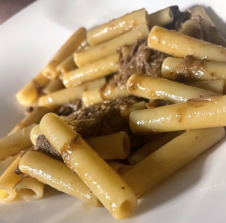 Ziti con ragù lucano e parmigiano 36 mesi