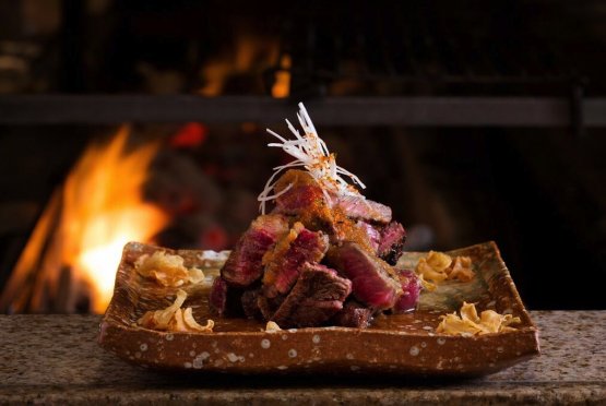 La Rib eye steak with wafu sauce and garlic crisps