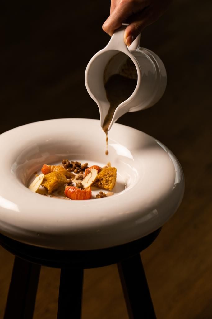Zuppa di lenticchie e castagne con gamberi di fiume è il Piatto del 2022 di Paolo Trippini del ristorante Trippini, a Civitella del Lago (Terni)
